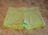 Shorts verde listrado tam. G, Hollister.